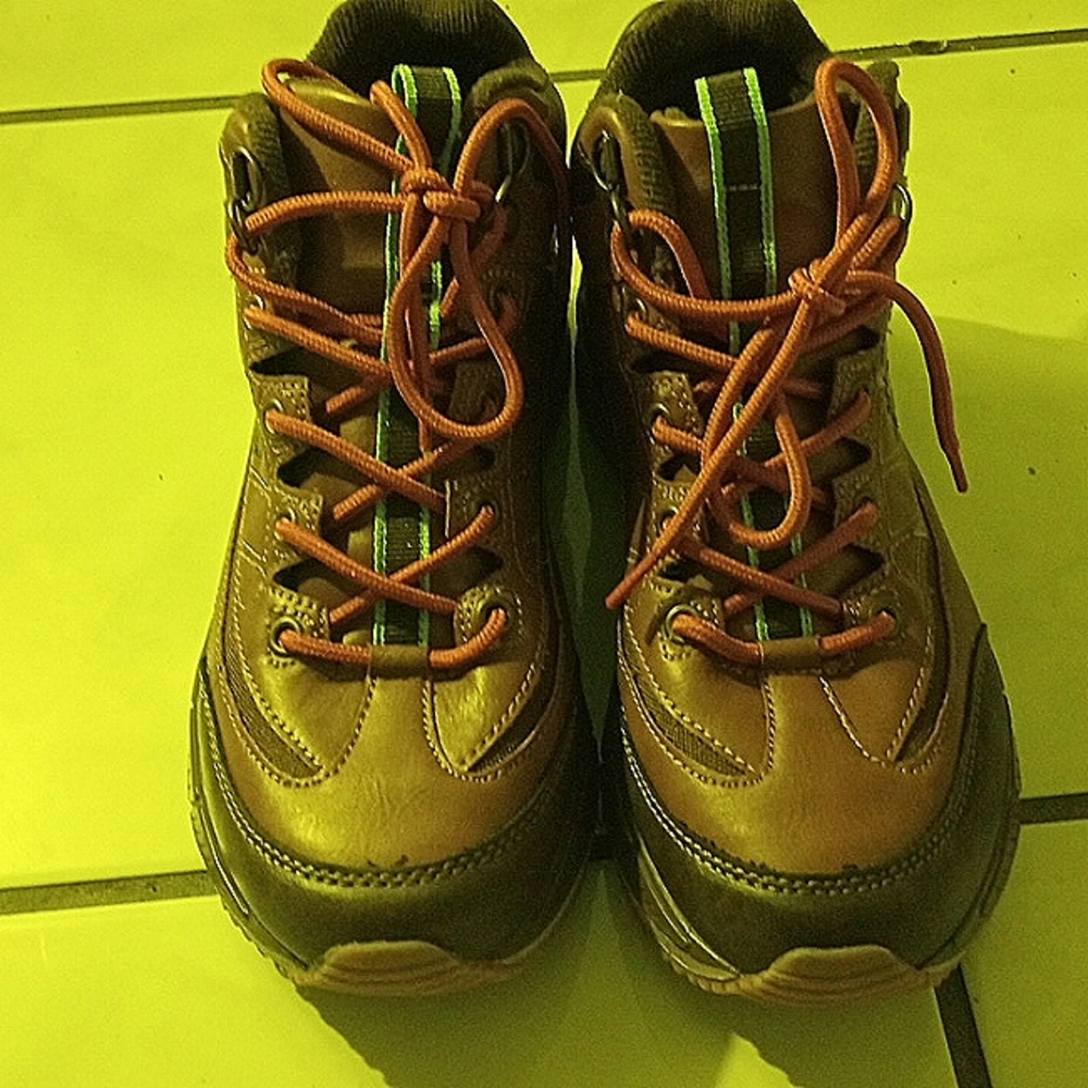 I'm selling a us polo sneakers